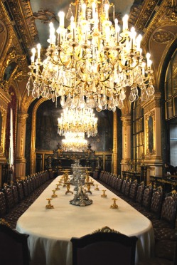 Napoleon III Apartments Dining Room in the Louvre - table